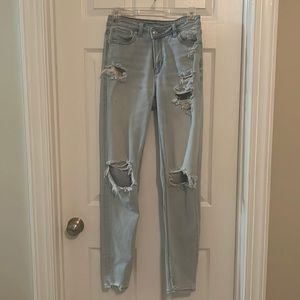 Light wash American eagle mom jeans size 4
